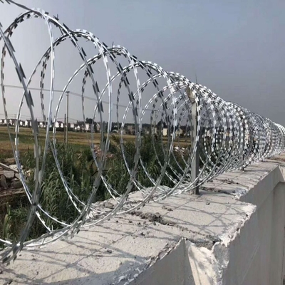 hot dipped Anti Intrusion Concertina Razor Barbed Wire For Fence Waterproof