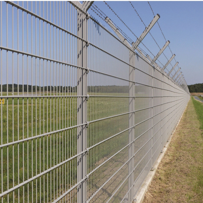 green power  coated Dia 500mm BTO-22 Razor Barbed Wire Airport Security Fence 1.8*30m  for  airport