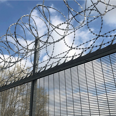 green power  coated Dia 500mm BTO-22 Razor Barbed Wire Airport Security Fence 1.8*30m  for  airport